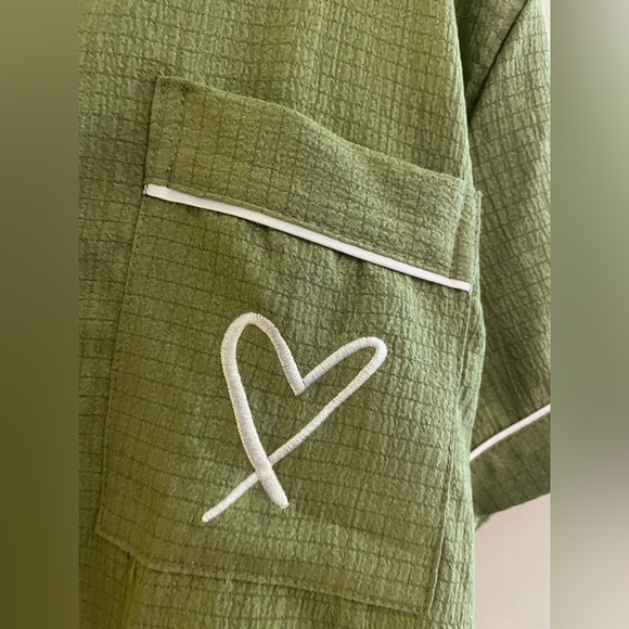 Green Short Sleeve and Shorts Pajama Set Pj with Heart Embroidery - Picture 3 of 7